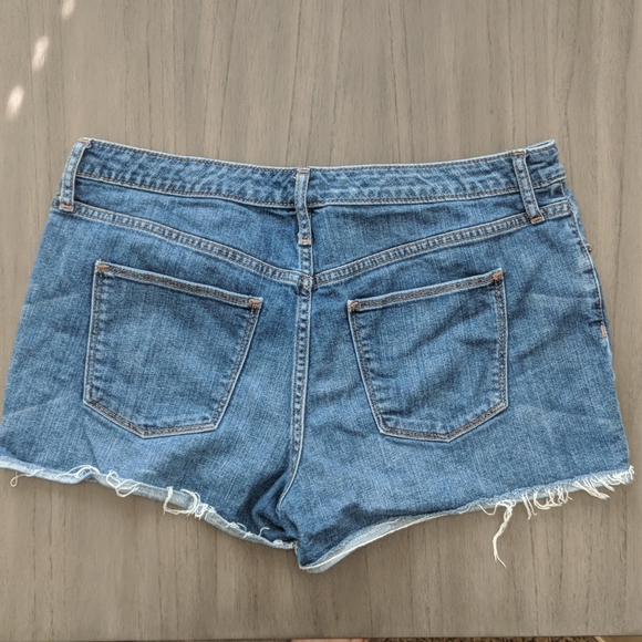 SOLD - Universal Thread Button Up High Rise - Picture 2 of 3